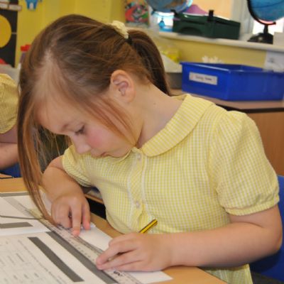 MathsY1girlworking2)